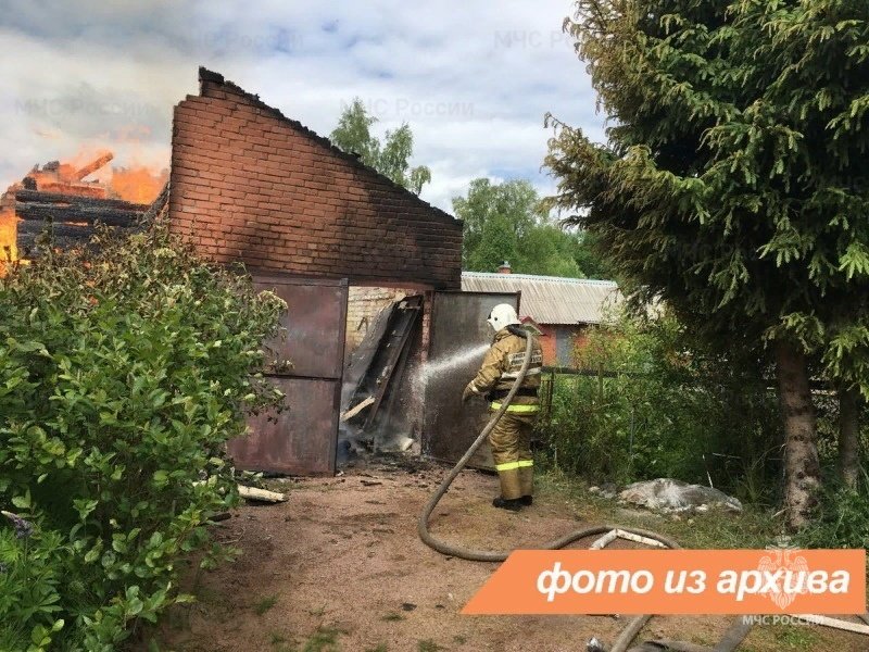 Пожарно-спасательные подразделения Ленинградской области ликвидировали пожар в г. Бокситогорск