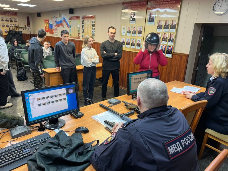 Полицейские Ленинградской области приняли эстафету «Студенческого десанта»